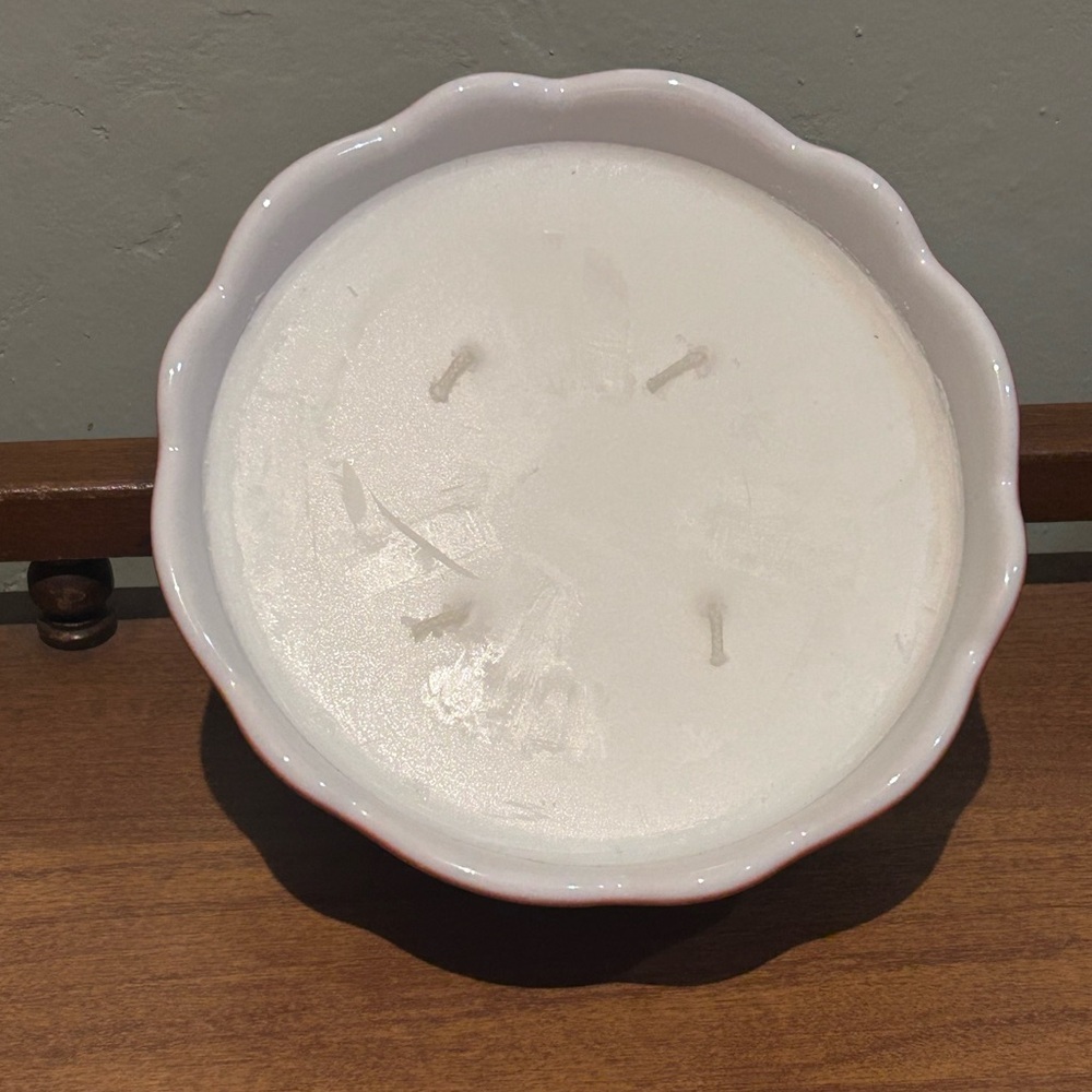PURVEYORS OF FRAGRANCE Large Round 4 Wick Scented Candle In Ceramic Floral Base - Picture 4 of 7